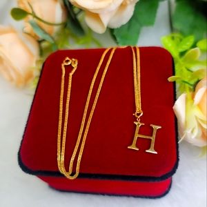 18k gold letter H necklace